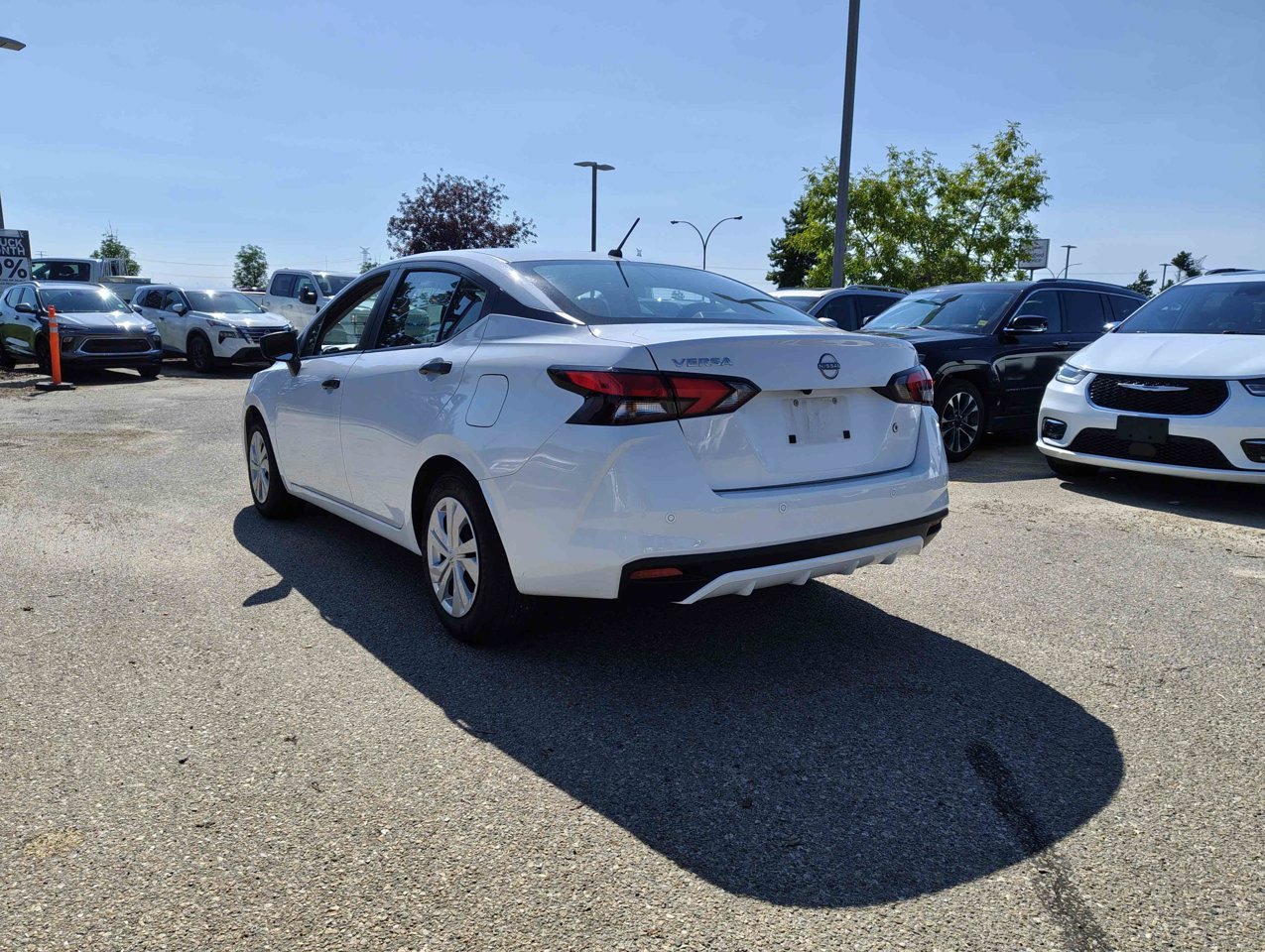 2025 Nissan Versa S CVT White Sherwood Park - photo #4