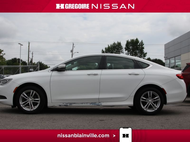 2015 Chrysler 200 White Laval - photo #2