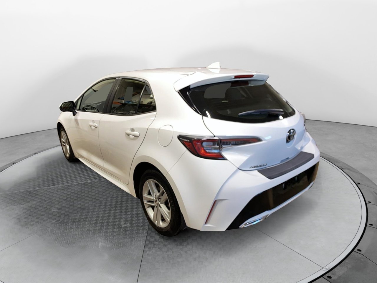 Toyota Corolla Hatchback NIV JTNK4MBE2N3153672 2022 Blanc Chicoutimi - photo #3