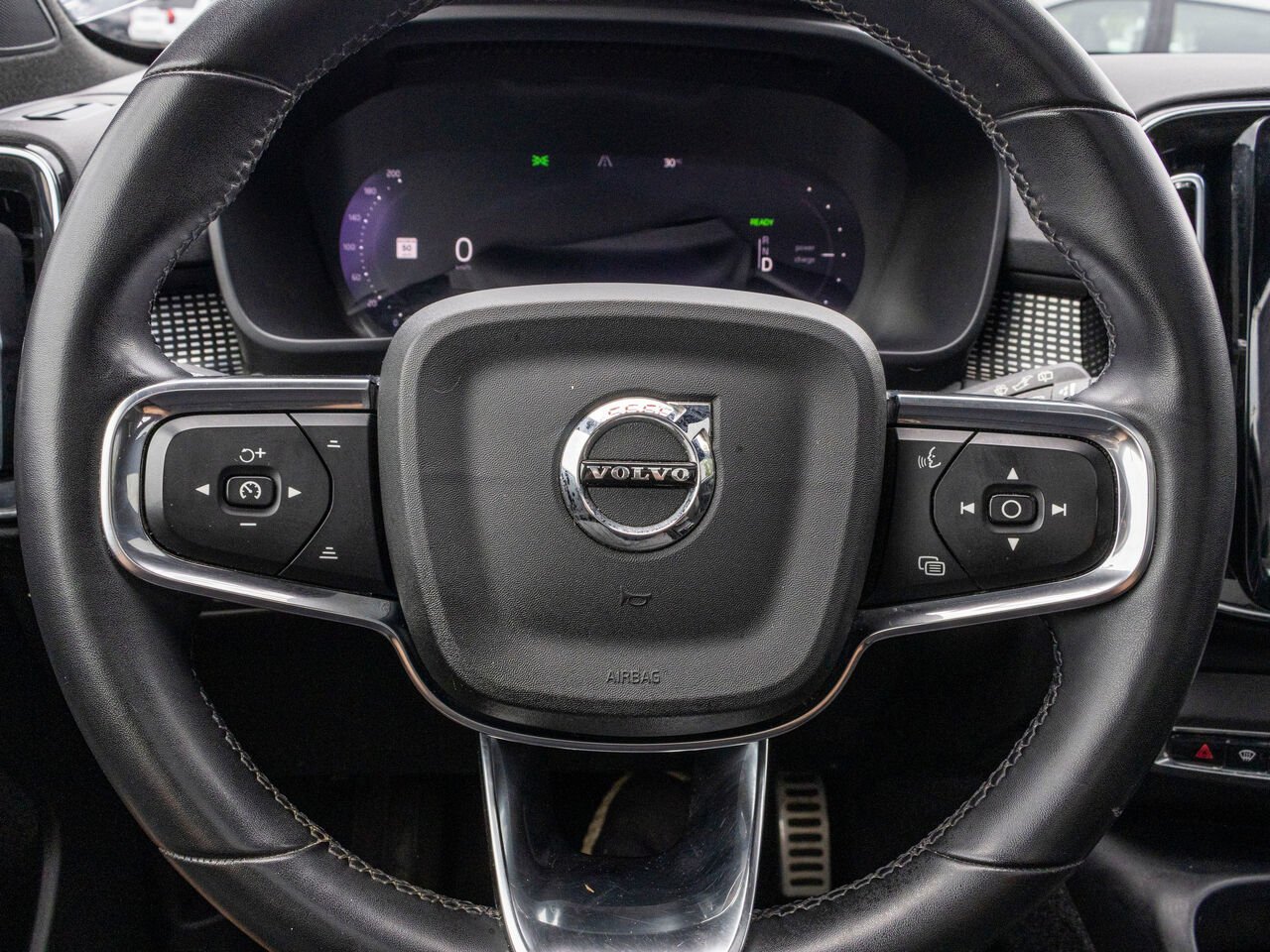 2022 Volvo Recharge XC40 tout électrique P8 Plus TIe Black Châteauguay - photo #10
