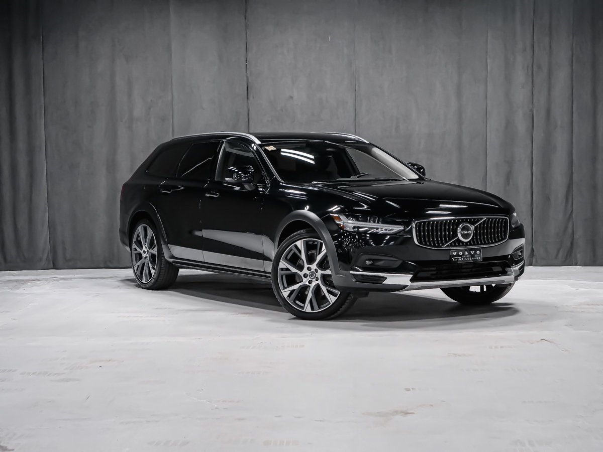 2022 Volvo V90 Cross Country B6 CLIMATE PREMIUM Black Montreal - photo #1