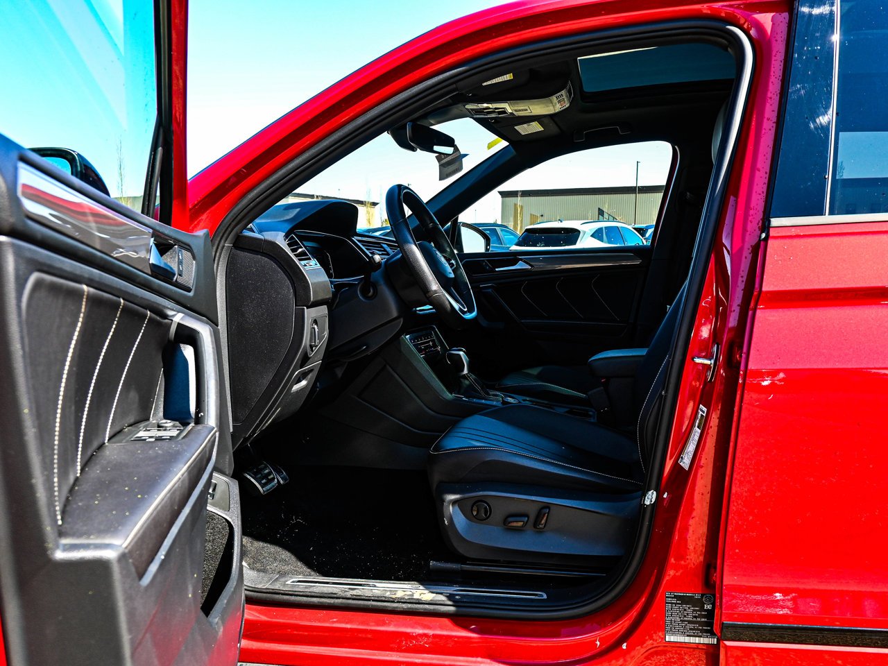 2024 Volkswagen Tiguan Comfortline R-Line Black Edition 4MOTION Red Sherwood Park - photo #16