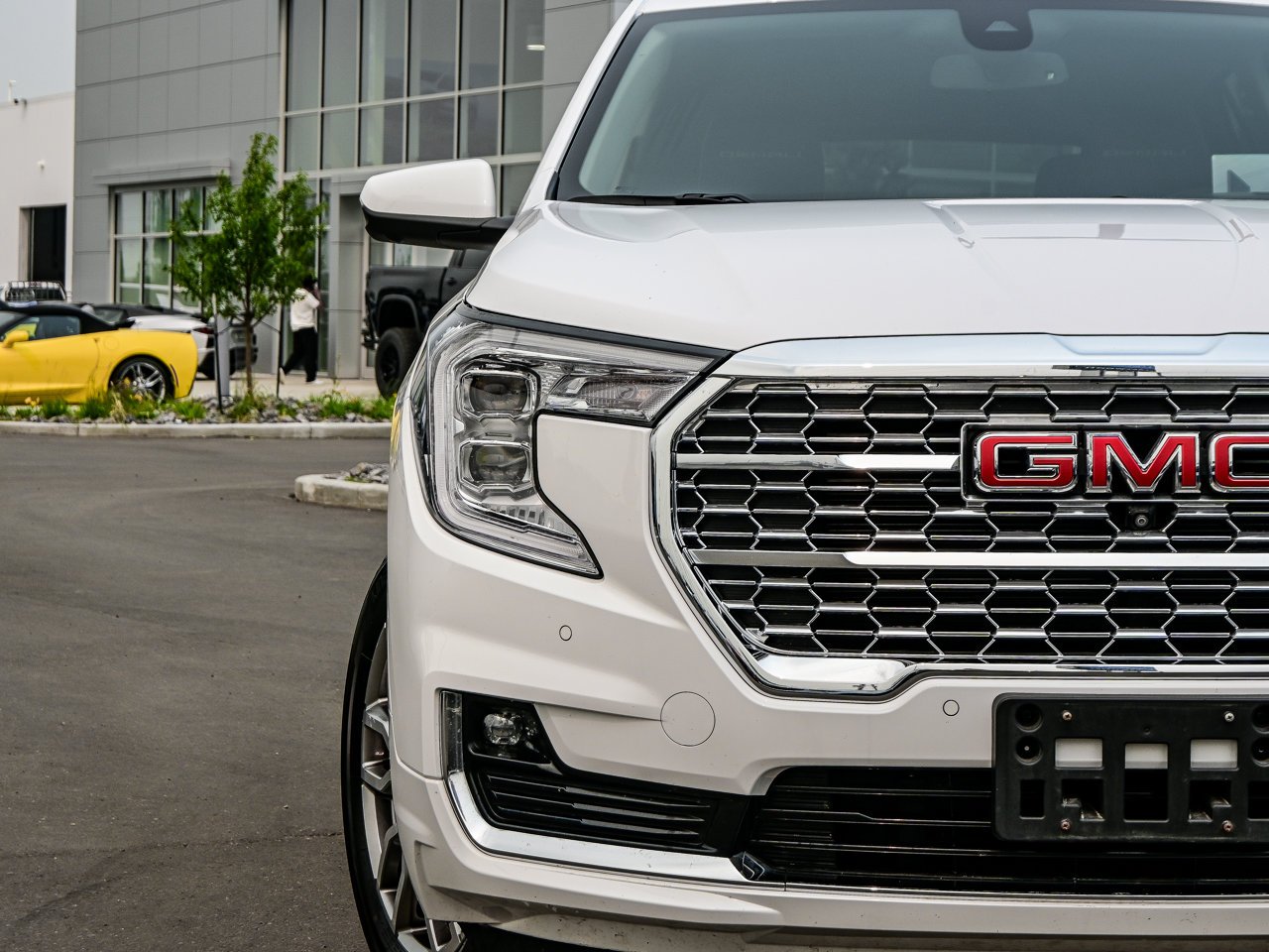 2022 GMC Terrain AWD 4dr Denali White Sherwood Park - photo #4