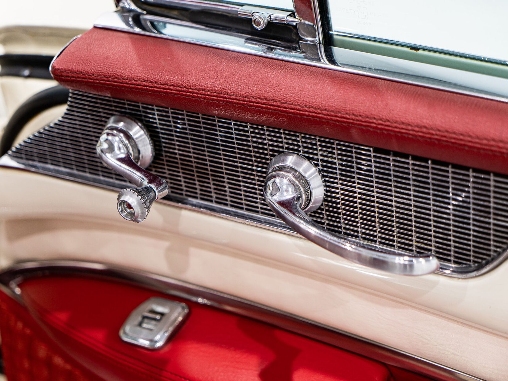 1956 Cadillac Eldorado Seville With Factory A/C | PRIX EN USD White Montreal - photo #63