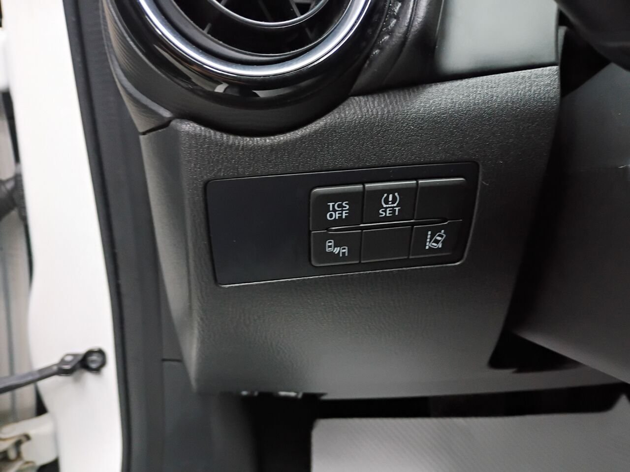 2016 Mazda CX-3 White Blainville - photo #20
