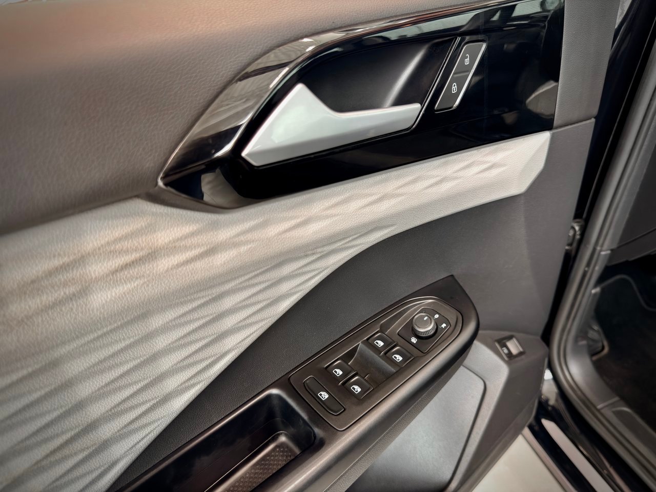 2022 Volkswagen Taos Black Notre-Dame-des-Prairies - photo #31