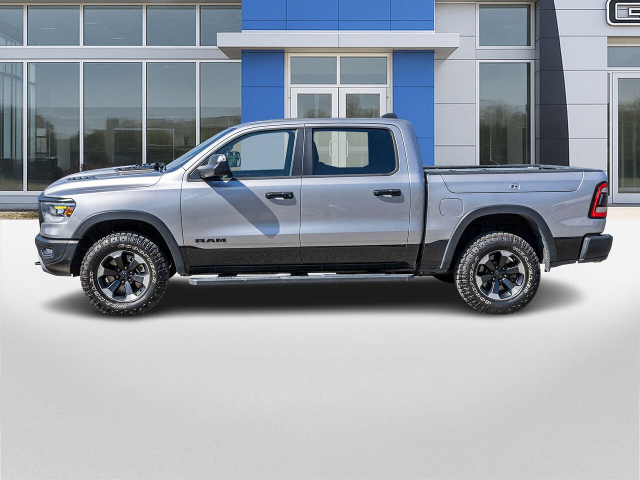 Ram 1500 Rebel cabine d'équipe 4x4 caisse de 5 pi 7 po 2023 Gris Châteauguay - photo #2