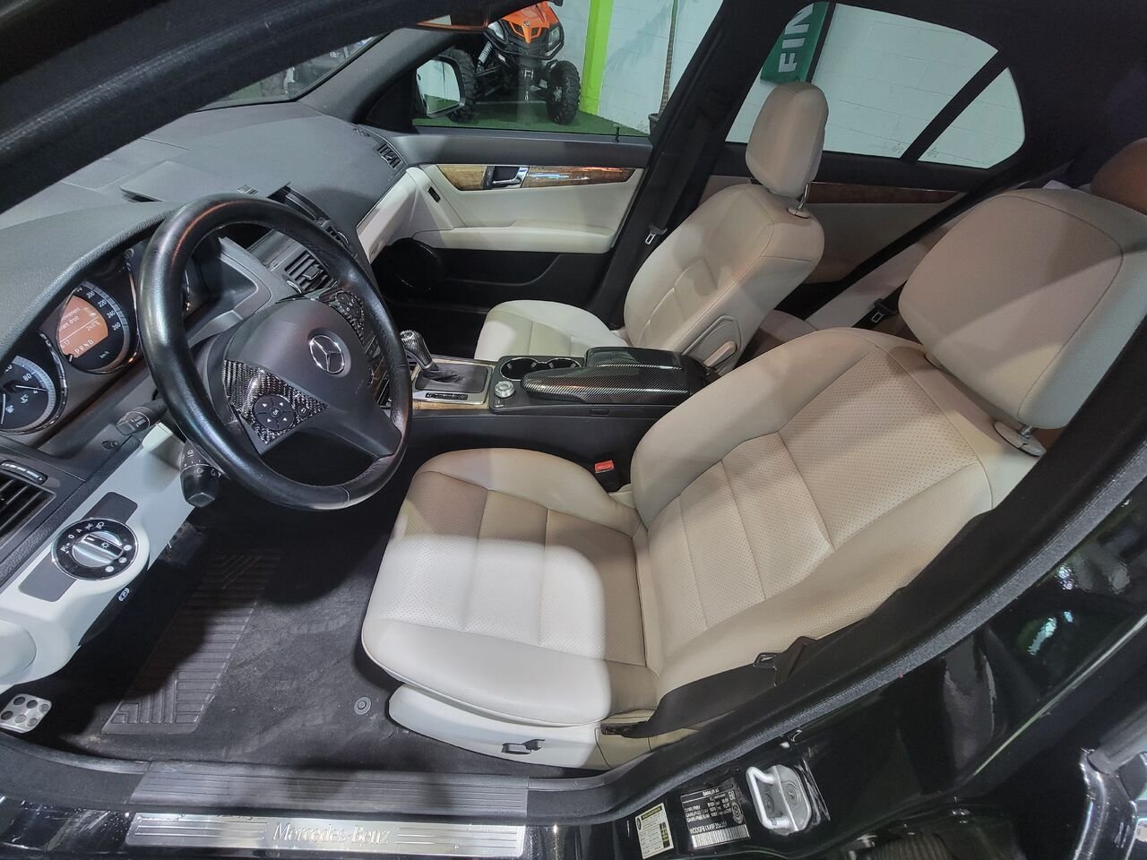 2009 Mercedes-Benz Classe-C Black  - photo #11