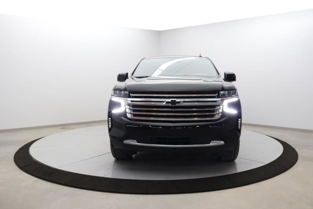 Chevrolet Suburban NIV 1GNSKGKT4PR480429 2023 Noir Baie-Comeau - photo #1