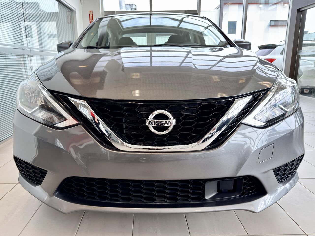 2018 Nissan Sentra Grey Notre-Dame-des-Prairies - photo #5
