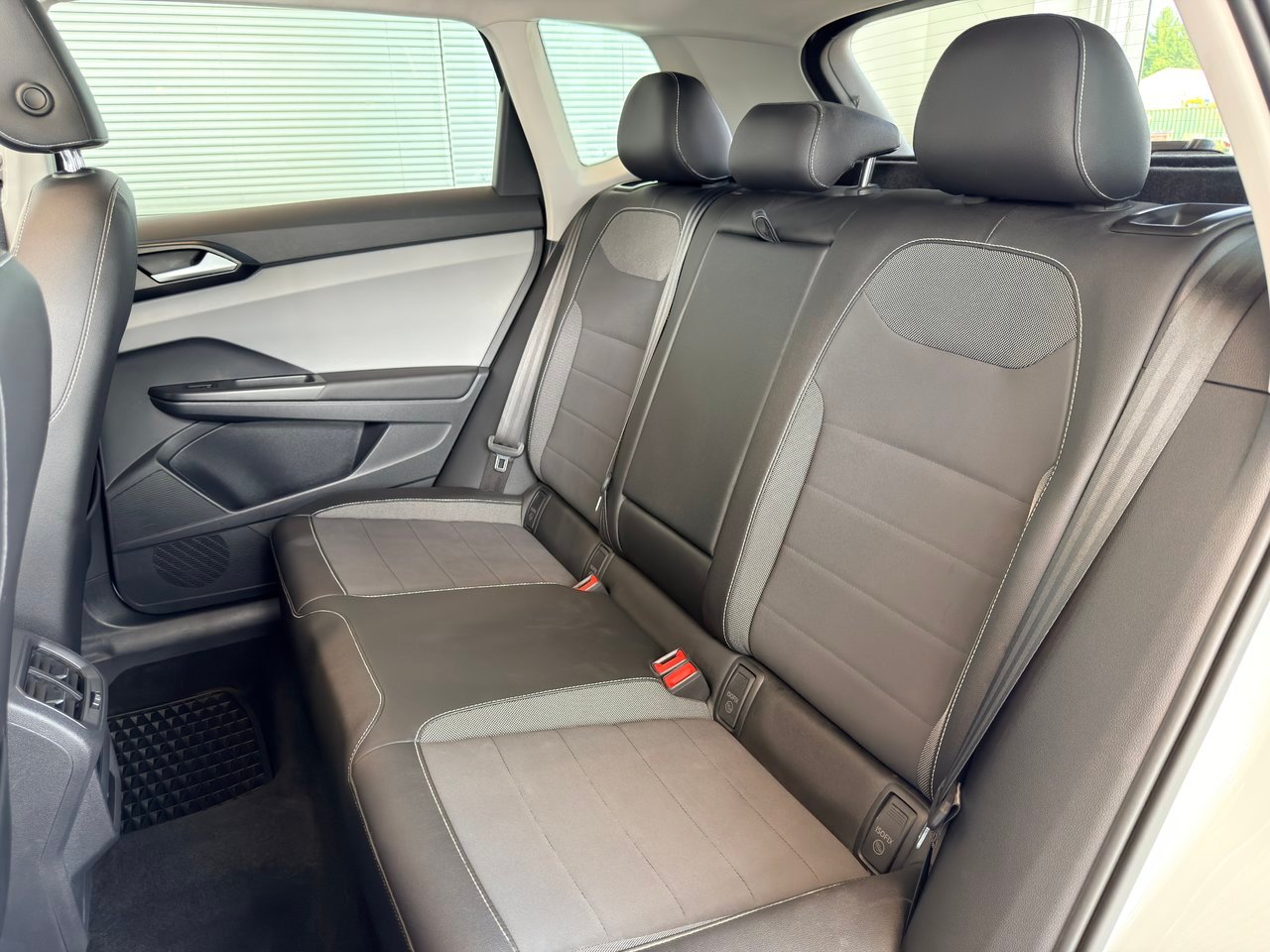 2022 Volkswagen Taos White Notre-Dame-des-Prairies - photo #20