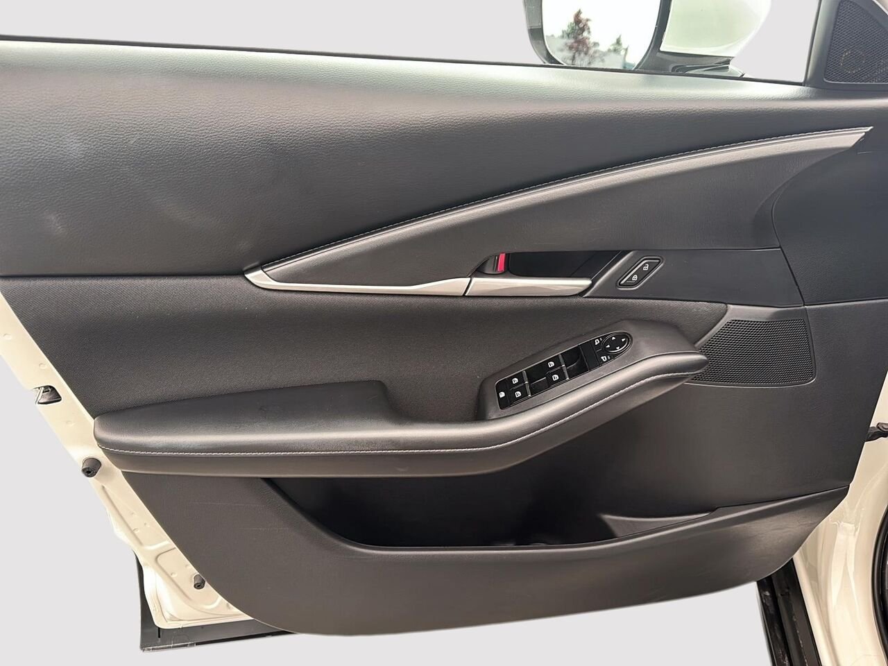 2025 Mazda CX-30 White Rouyn-Noranda - photo #9