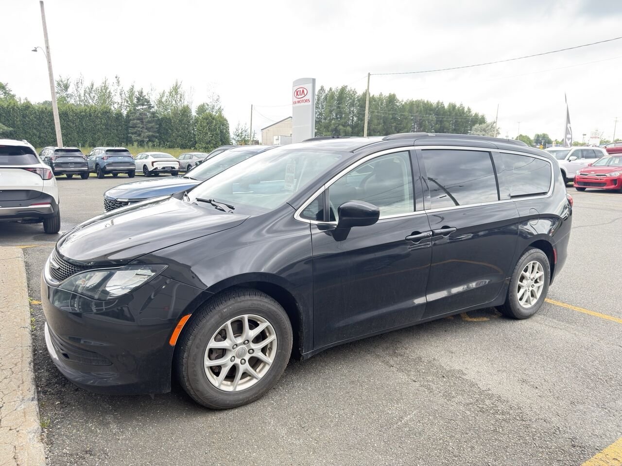 Chrysler Pacifica 2019 Noir Thetford Mines - photo #0
