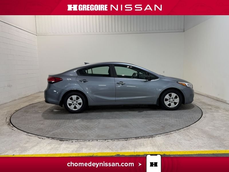 2017 Kia Forte Grey Laval - photo #10