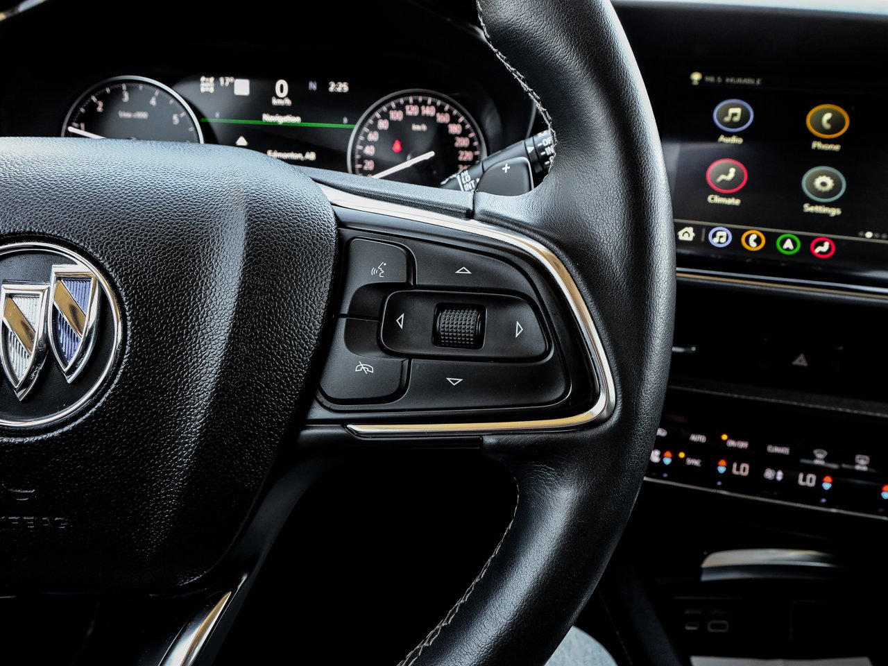 2022 Buick Envision AWD 4dr Avenir White Sherwood Park - photo #26