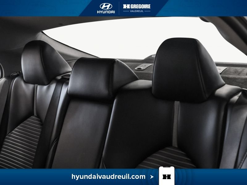 2020 Toyota Camry White Blainville - photo #19