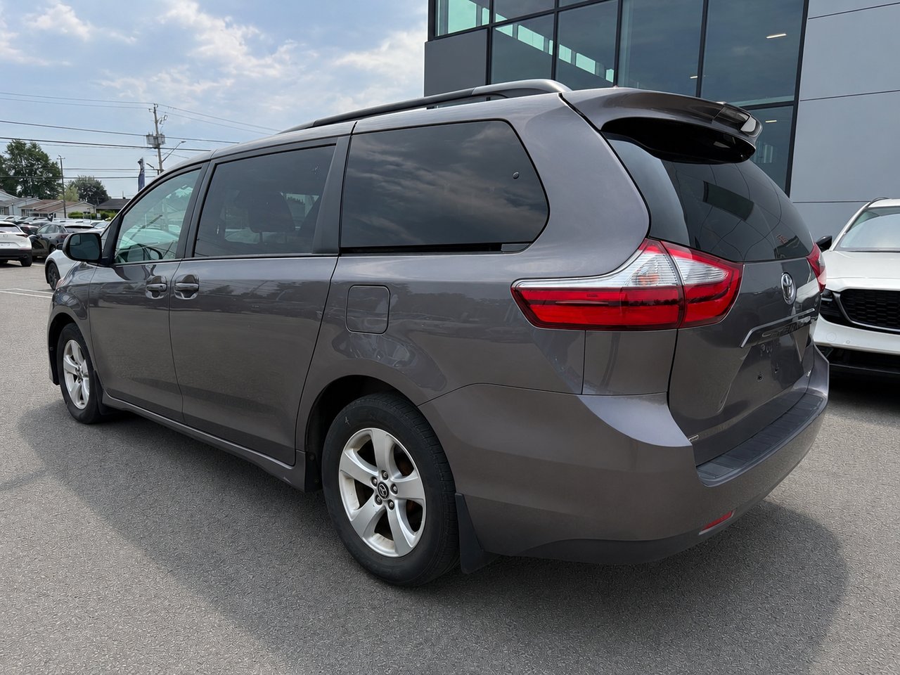 2019 Toyota Sienna LE Grey Châteauguay - photo #5