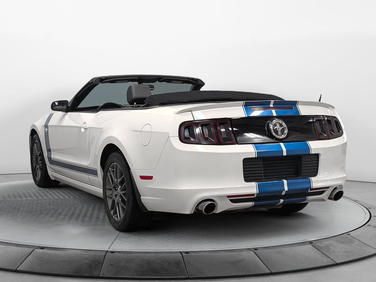 Ford MUSTANG Convertible V6 Premium Automatique 2013 Blanc Sherbrooke - photo #6