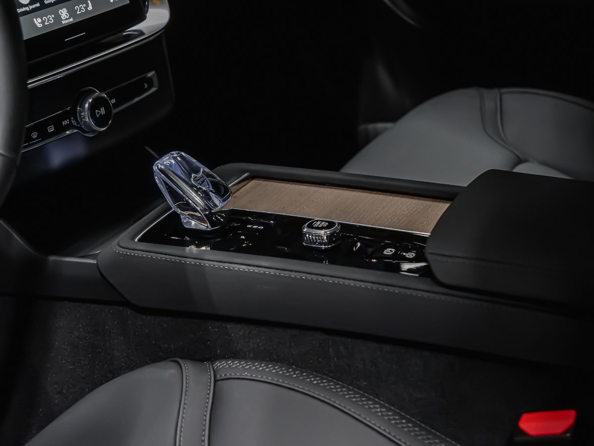 2026 Volvo XC90 B6 CORE BRIGHT Silver Montreal - photo #7
