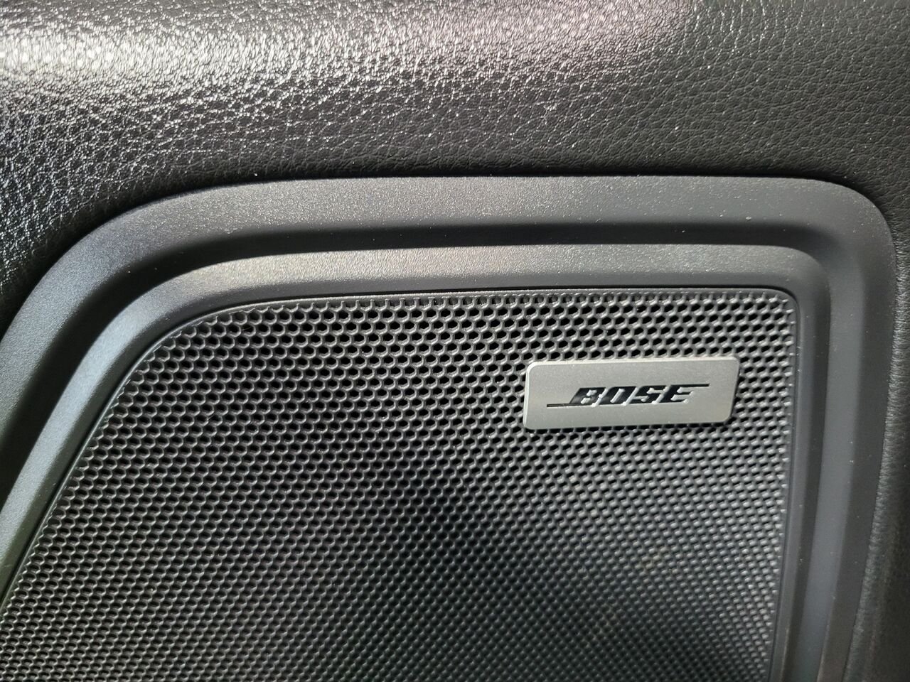 2018 Porsche Macan Black  - photo #10