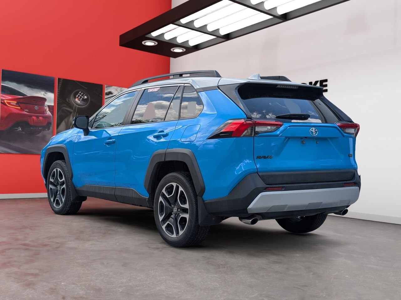 Toyota RAV4 Trail/SIÈGES CHAUFFANTS ET VENTILLÉS/TOIT OUVRANT/VOLANT CHAUFFANT/AC BIZONE/ 2021 Bleu Sherbrooke - photo #4