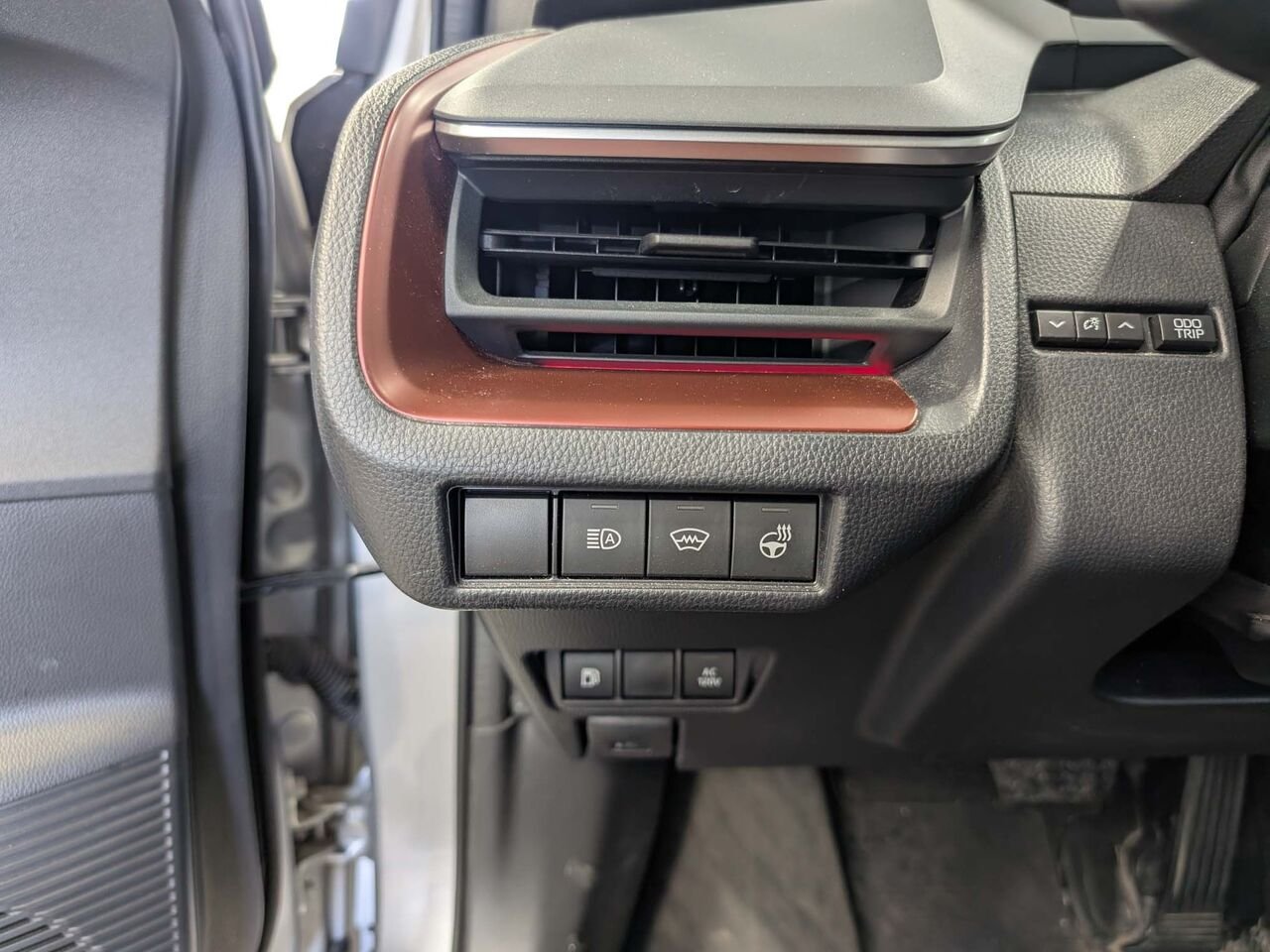 Toyota Prius Prime XSE/SIÈGES CHAUFFANTS/TOIT PANORAMIQUE FIXE/VOLANT CHAUFFANT/SIÈGES EN CUIR/AC 2025 Argent Incisif Sherbrooke - photo #13