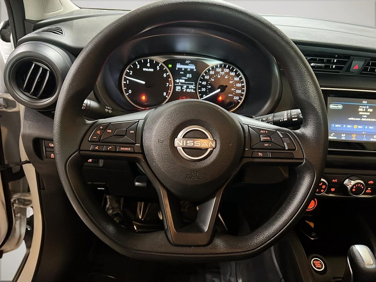 2024 Nissan Kicks S White Québec - photo #11
