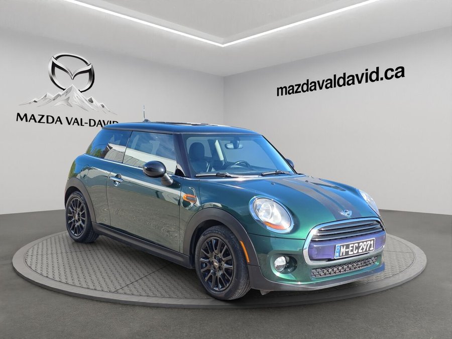 MINI Cooper toit rigide Hayon 3 portes, Toit ouvrant, cruise control, sièges en cuir, MANUEL 2016 Vert