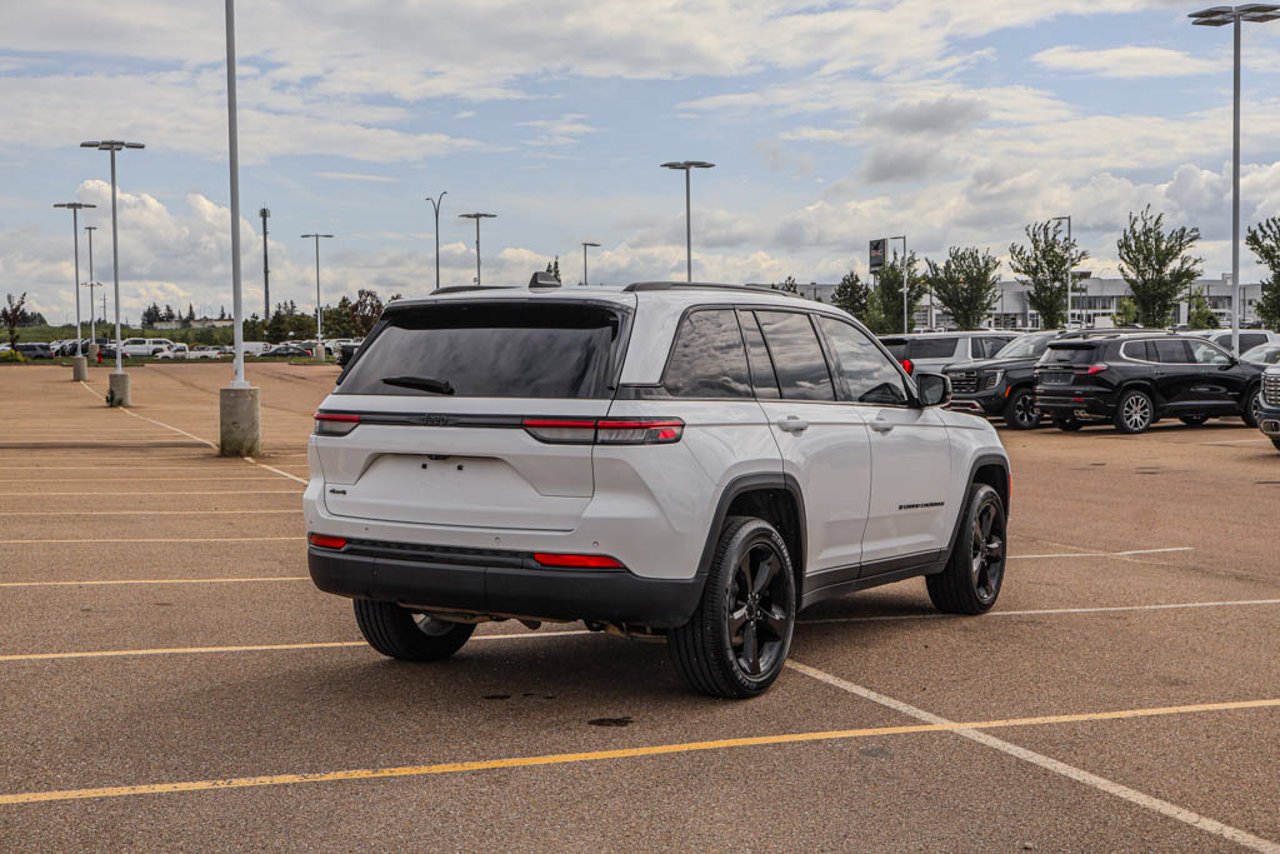 2025 Jeep Grand Cherokee Altitude 4x4 White Sherwood Park - photo #9