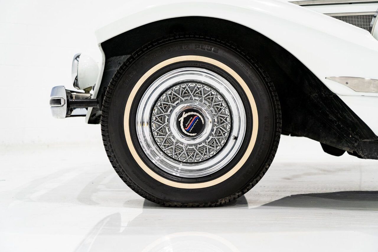 1981 Phillips Motor Car Berlina Coupe Only 1 of 78 produced. Very rare | PRIX EN USD White Montreal - photo #43