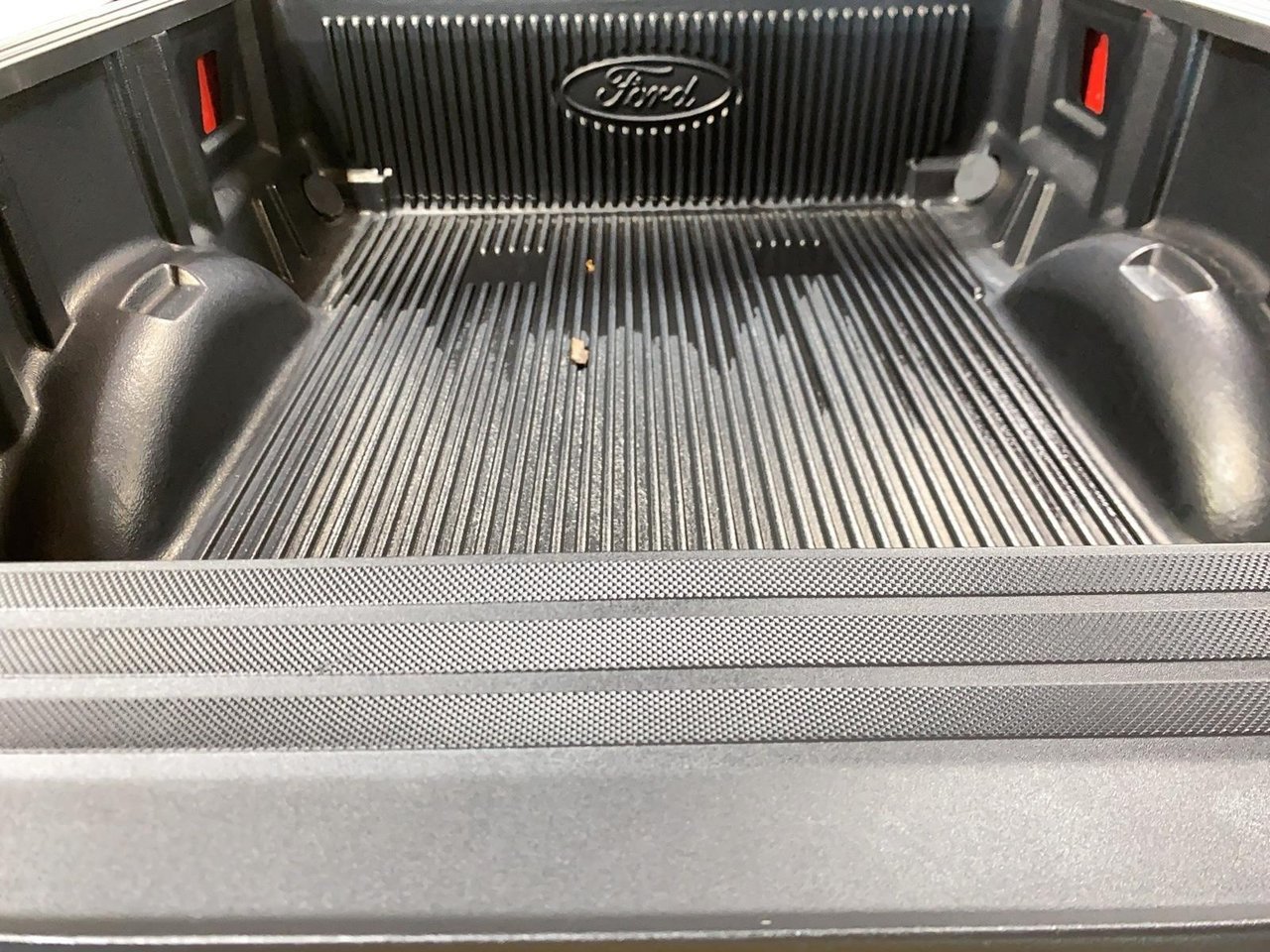 Ford F-150 xlt 2023 Rouge Baie-Comeau - photo #3