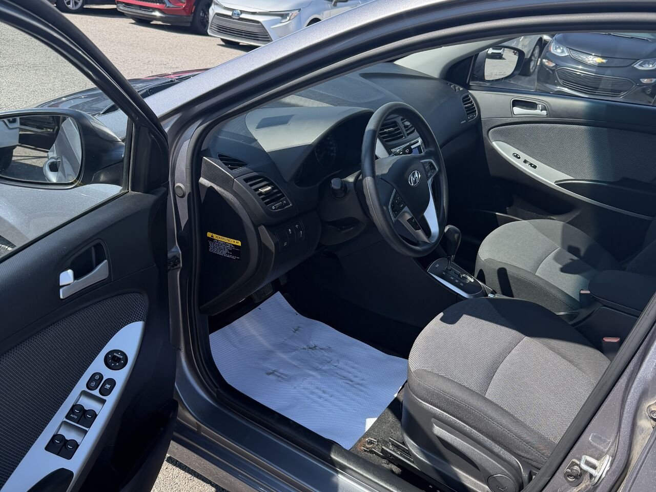 2014 HYUNDAI ACCENT GLS/GS Voiture à hayon, 5 portes, boîte automatique GL Grey Gatineau - photo #1