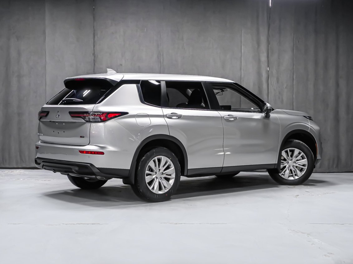 2026 Mitsubishi Outlander ES Graphite Grey Montreal - photo #3