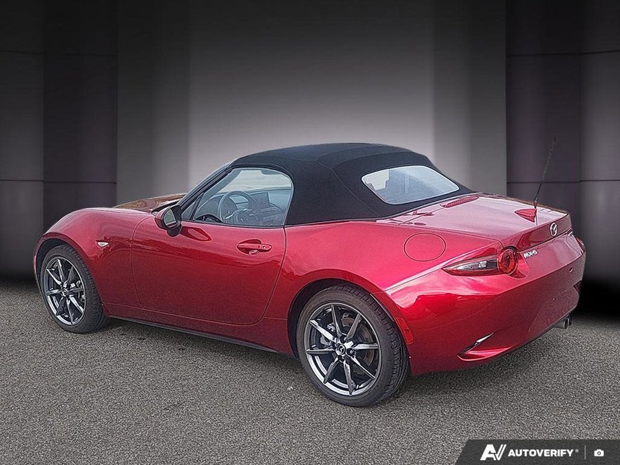 2023 Mazda MX-5 2023 Red