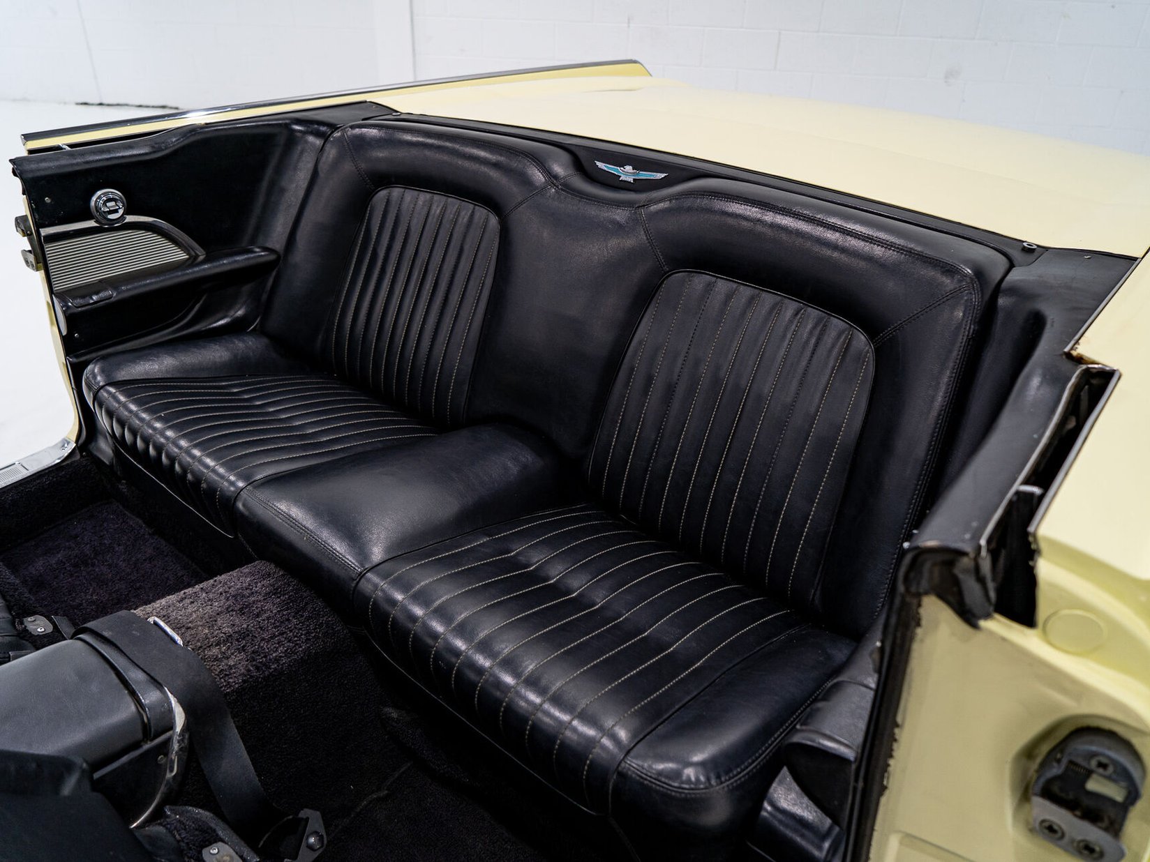 Ford Thunderbird Beautifully Presented From Older Restoration with original bill of sale 1962 Jaune Montréal - photo #82