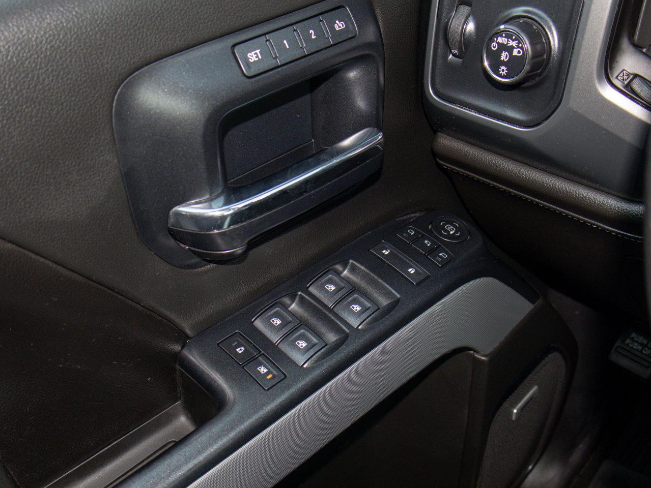 2014 Chevrolet Silverado 1500 4WD Crew Cab Short Box LTZ w/2LZ Blue Sherwood Park - photo #21
