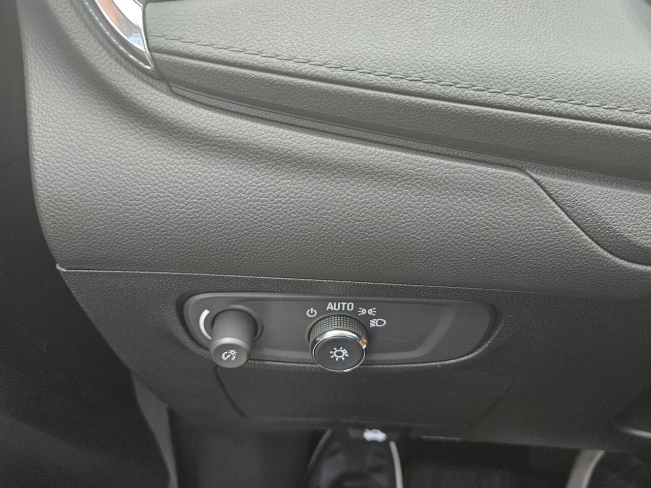 Buick Encore GX Avenir 4 portes TI 2026 Blanc givré, triple couche Thetford Mines - photo #12