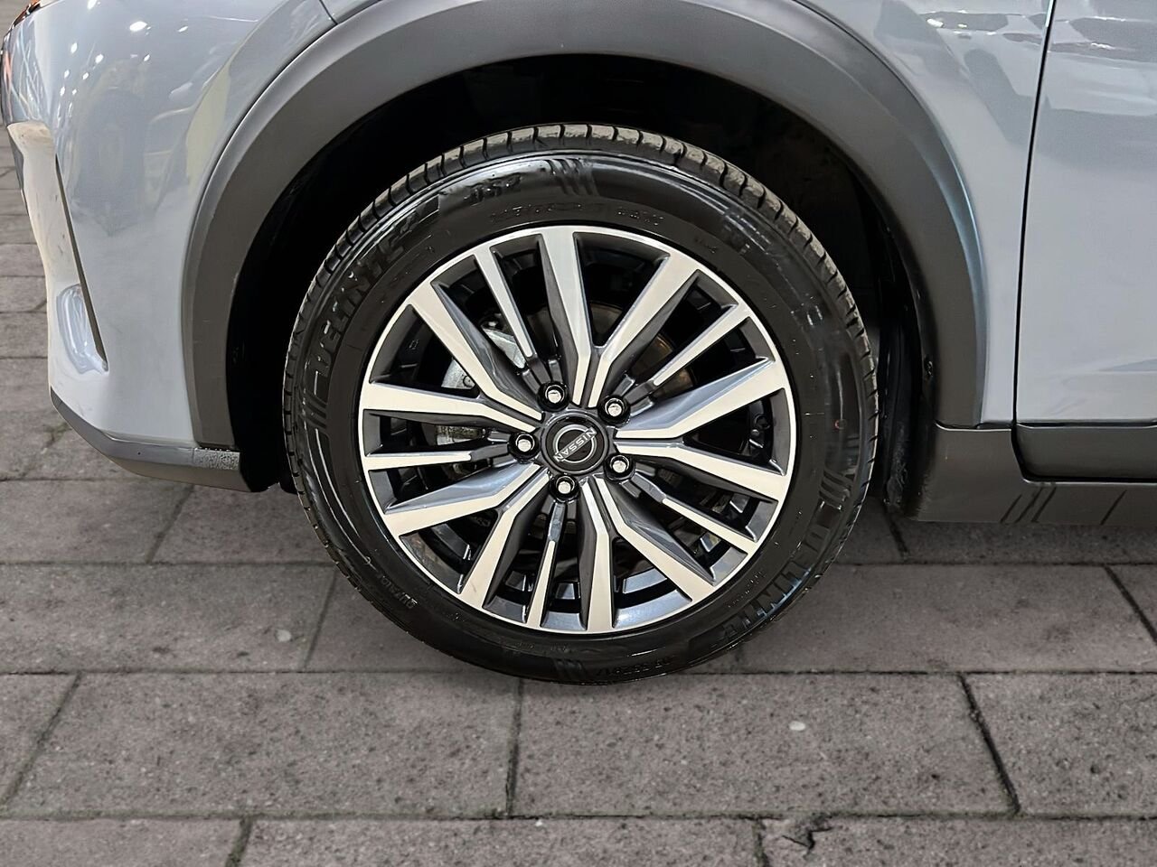 Nissan KICKS PLAY SV TA 2025 Gris Québec - photo #6