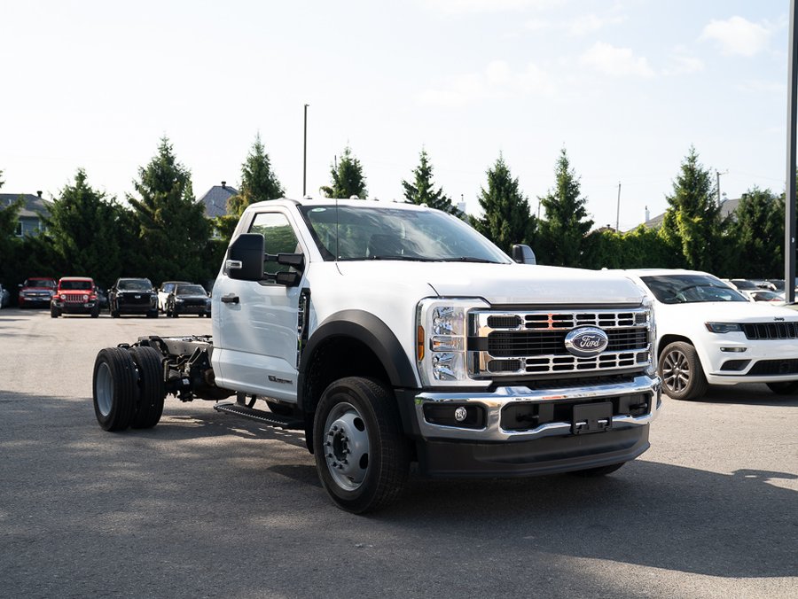 2024 Ford Super Duty F-550 DRW 2024 White