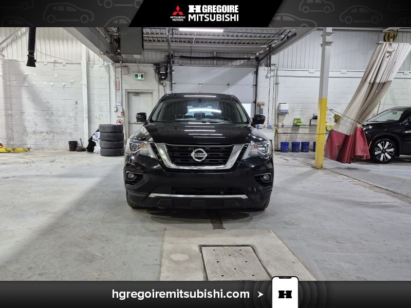 2017 Nissan Pathfinder Black Laval - photo #1