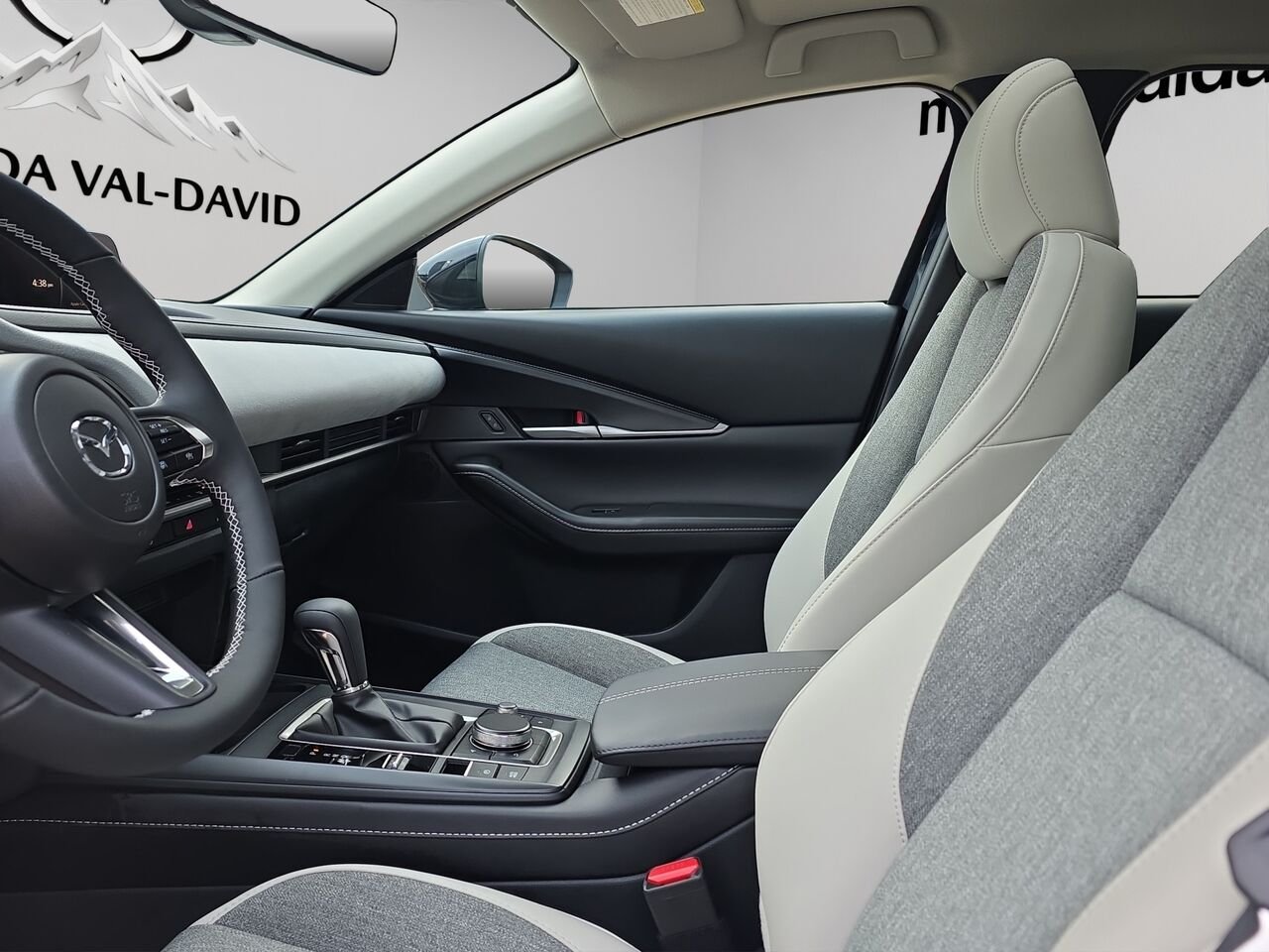 Mazda CX-30 2.5 S Kuro AWD, Toit ouvrant, Sièges en similicuir, Barre de toit peintes 2026 Bleu cristal foncé mica Val-David - photo #14