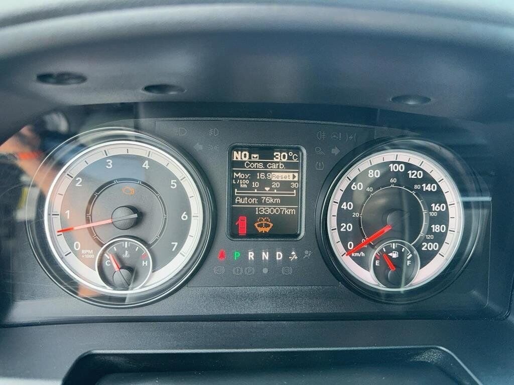 2017 Ram 1500 VIN 3C6RR7KT0HG649048 Grey Baie-Comeau - photo #12