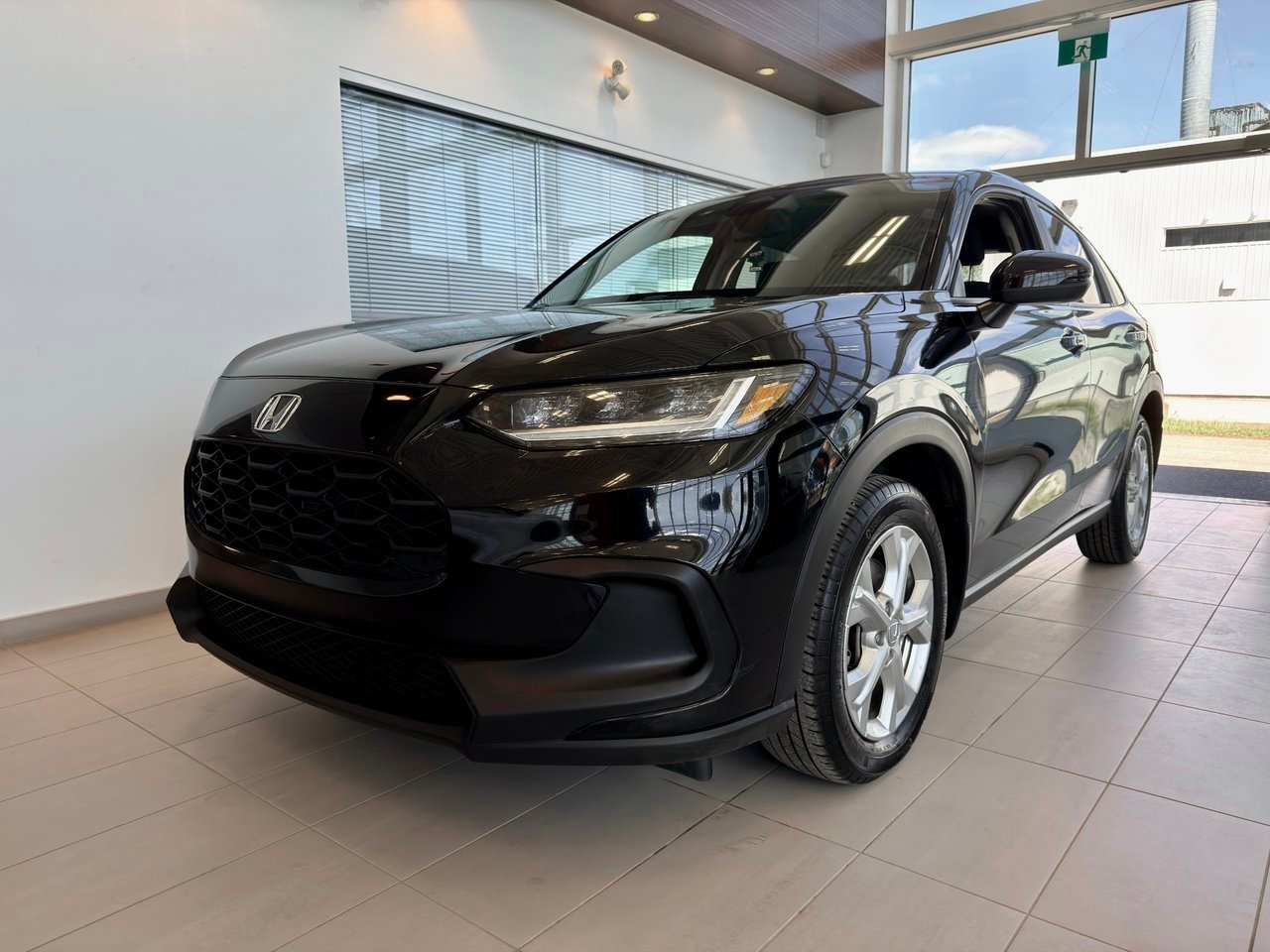 2024 Honda HR-V Black Notre-Dame-des-Prairies - photo #3