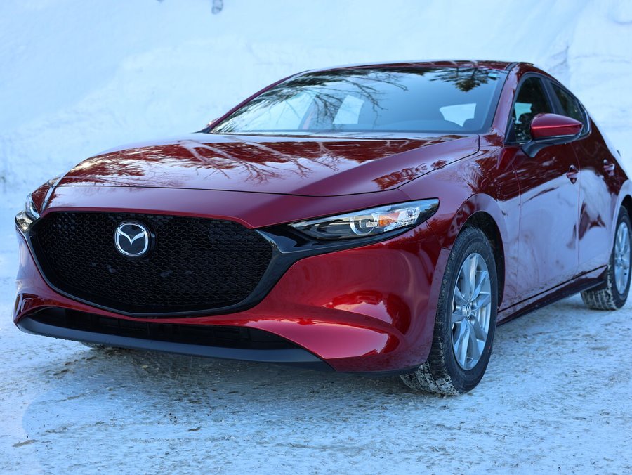 Mazda Mazda3 Sport Automatique, tout équipé, sièges chauffants, caméra de recu 2025 Rouge vibrant cristal métallisé