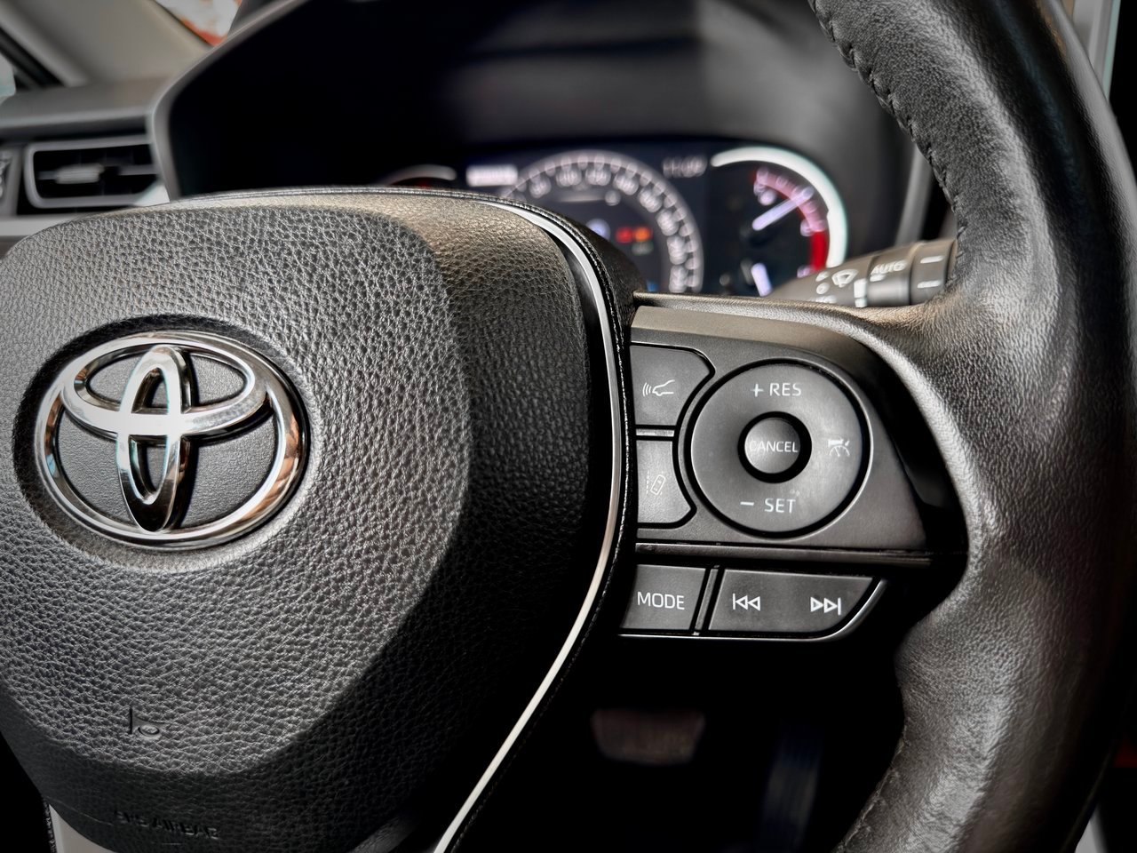 2020 Toyota RAV4 gray Notre-Dame-des-Prairies - photo #27