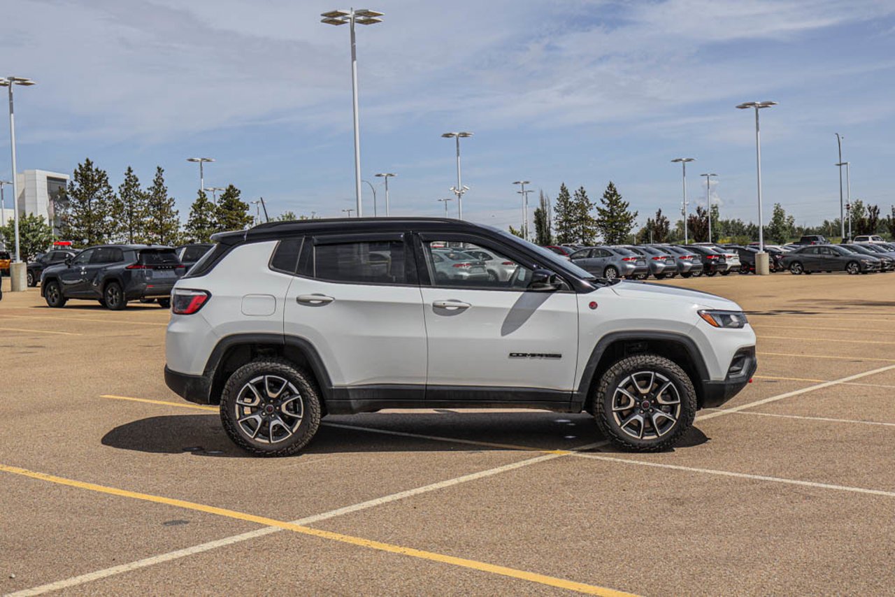 2025 Jeep Compass Trailhawk 4x4 White Sherwood Park - photo #9
