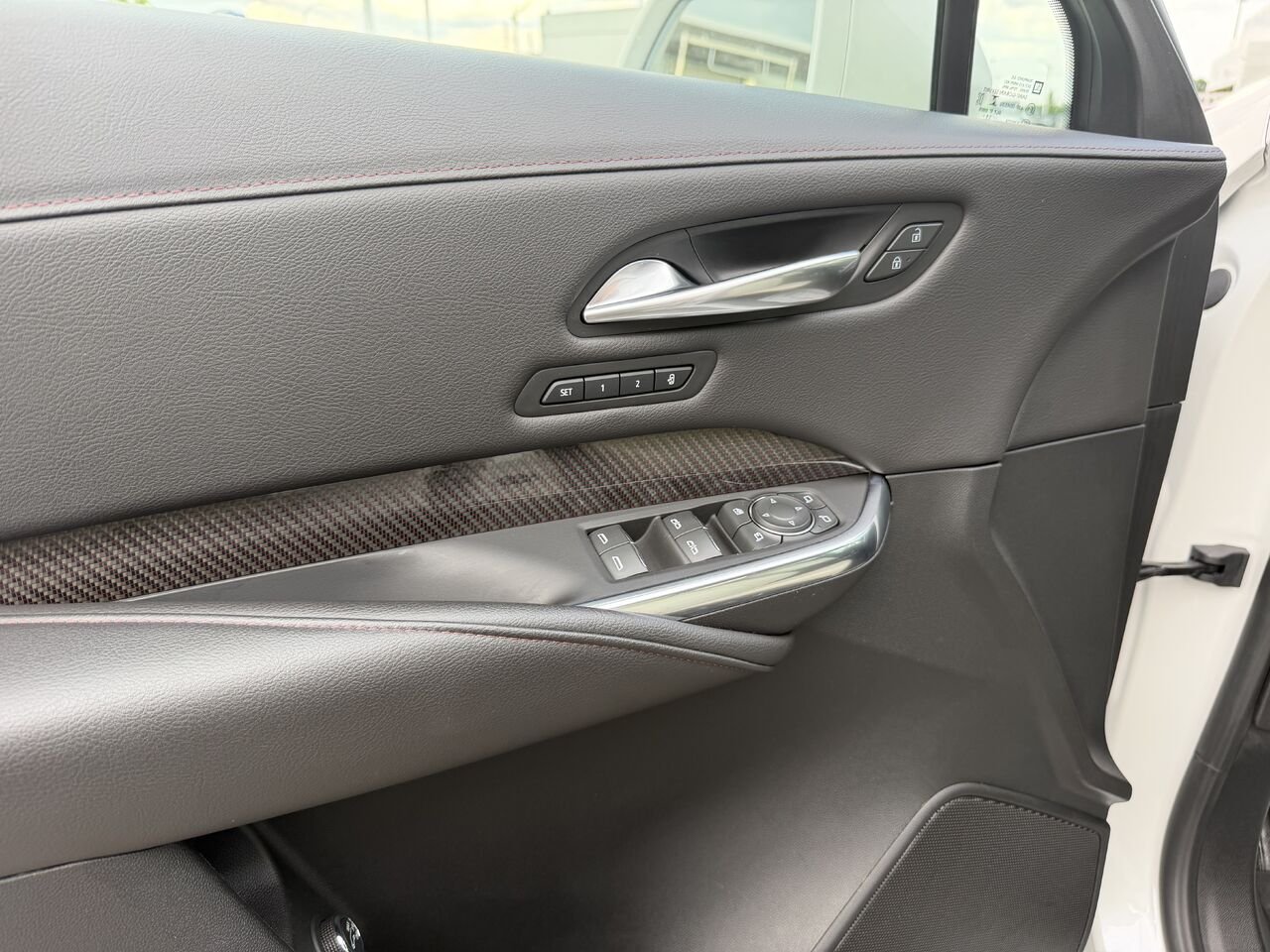 2020 Cadillac XT4 SPORT AWD White Laval - photo #23