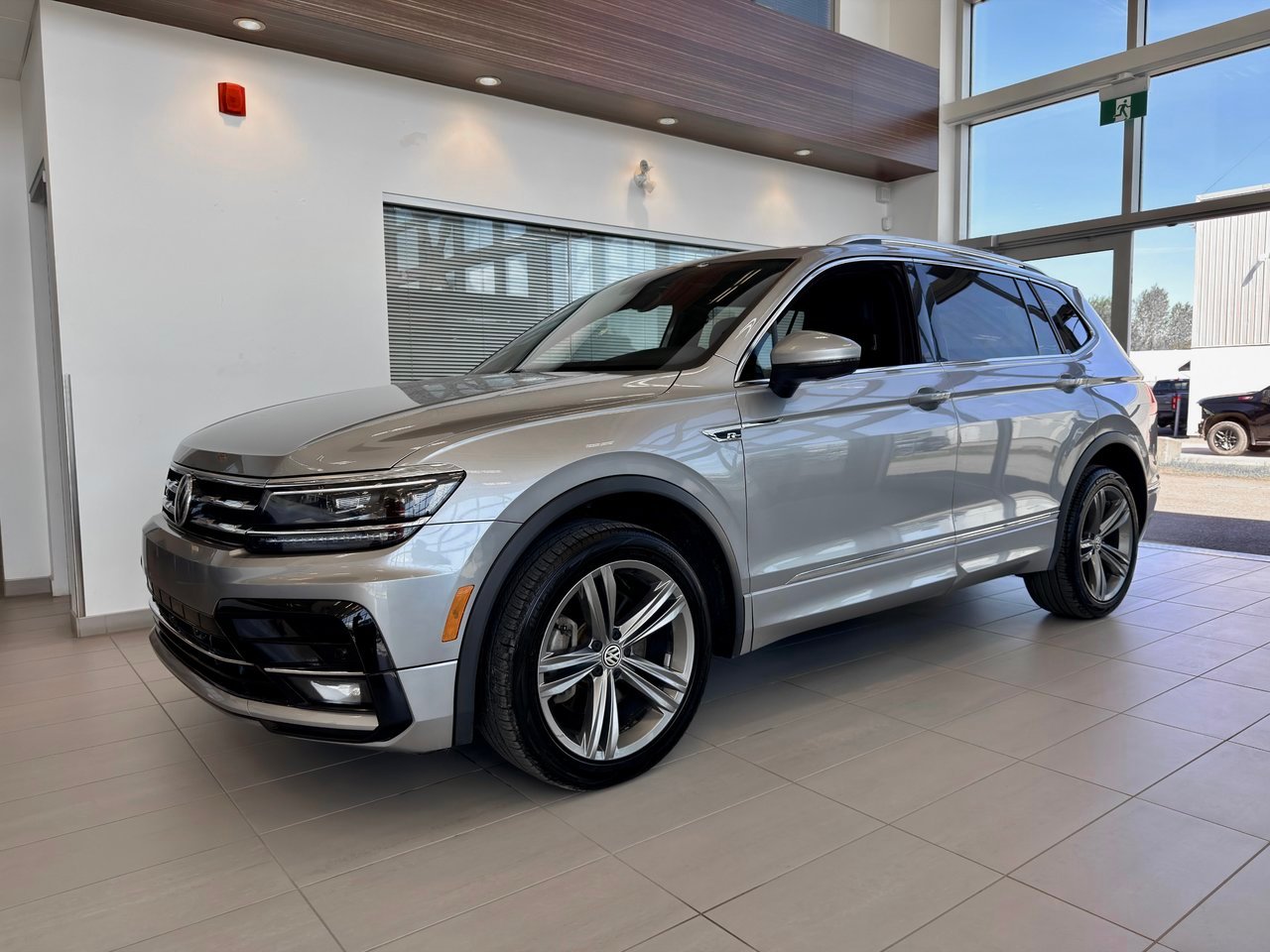 Volkswagen Tiguan 2021 Gris Notre-Dame-des-Prairies - photo #16