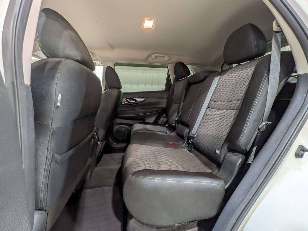2019 Nissan Rogue AWD SV White Val-David - photo #10