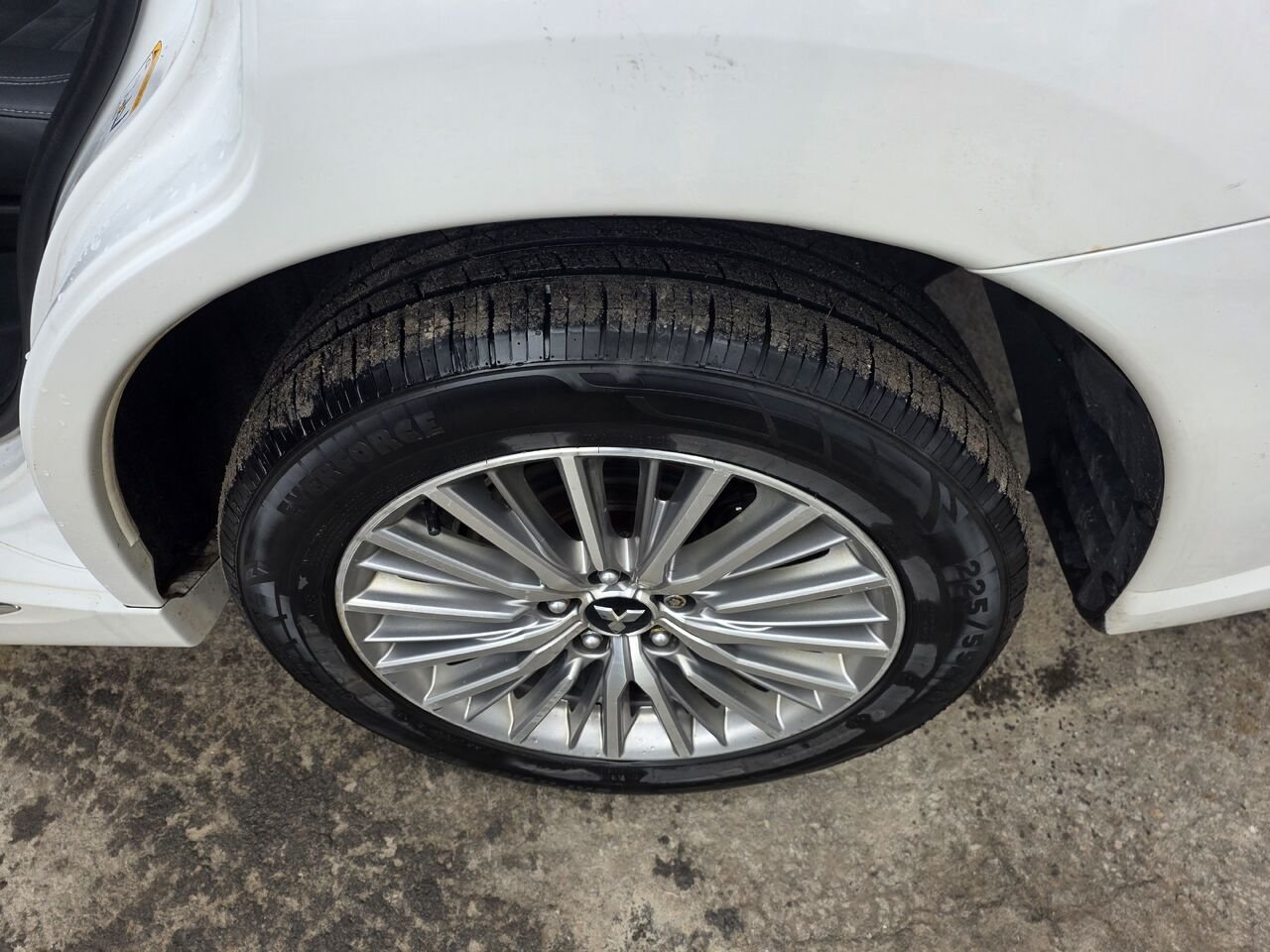 2020 Mitsubishi Outlander Plug-In Hybrid White  - photo #11